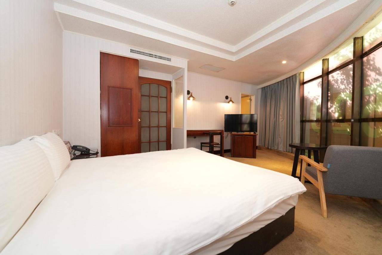 טאיפיי Meworld Hotel - Sanchong מראה חיצוני תמונה