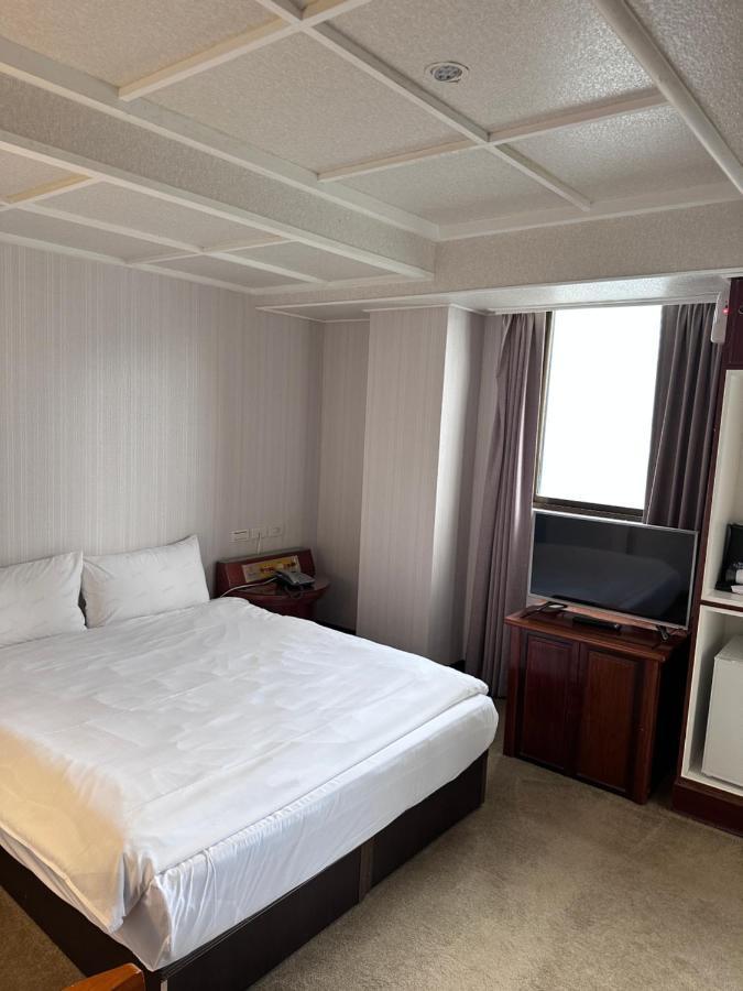 טאיפיי Meworld Hotel - Sanchong מראה חיצוני תמונה